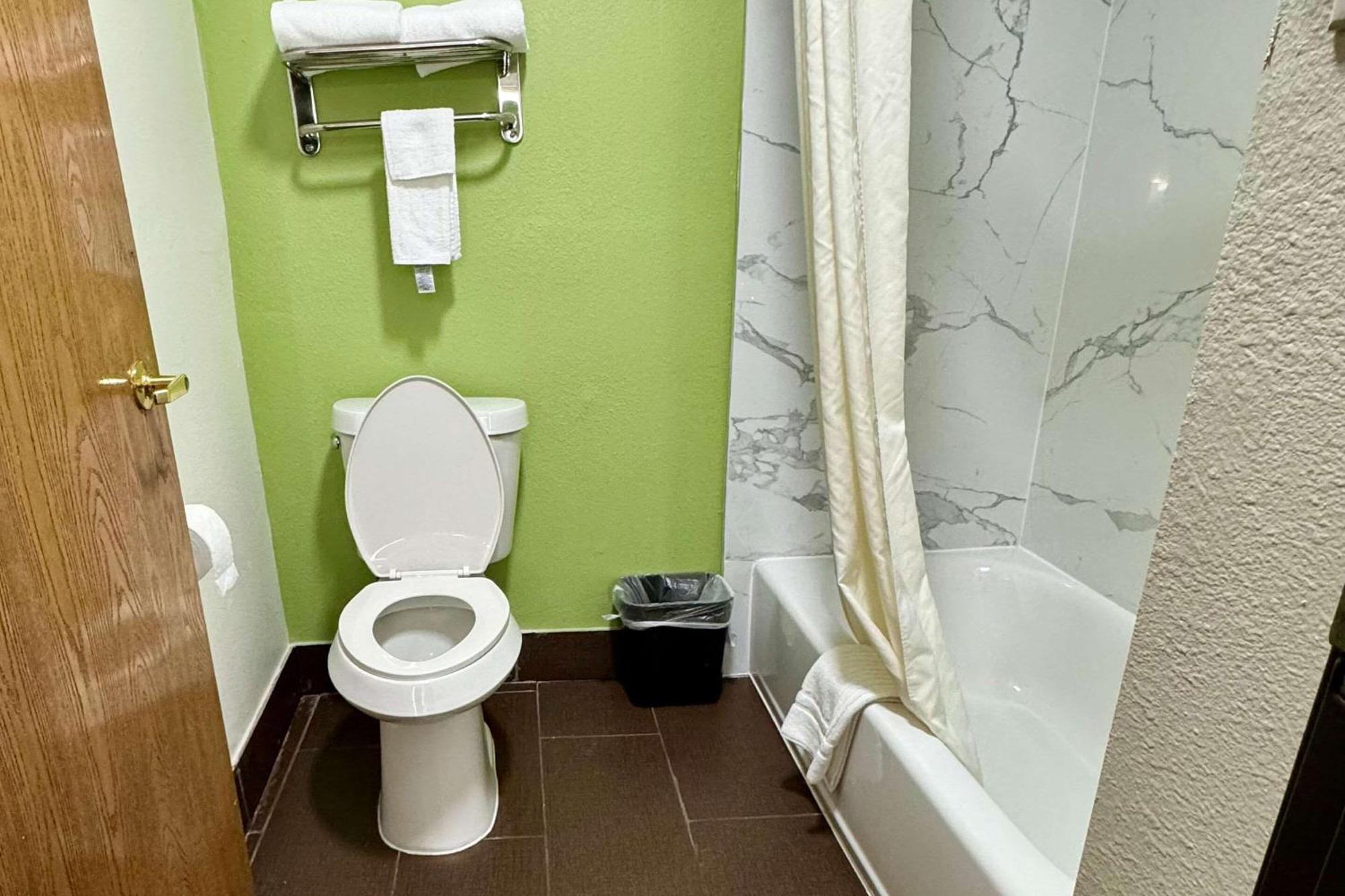 Quality Inn Салфер Екстер'єр фото